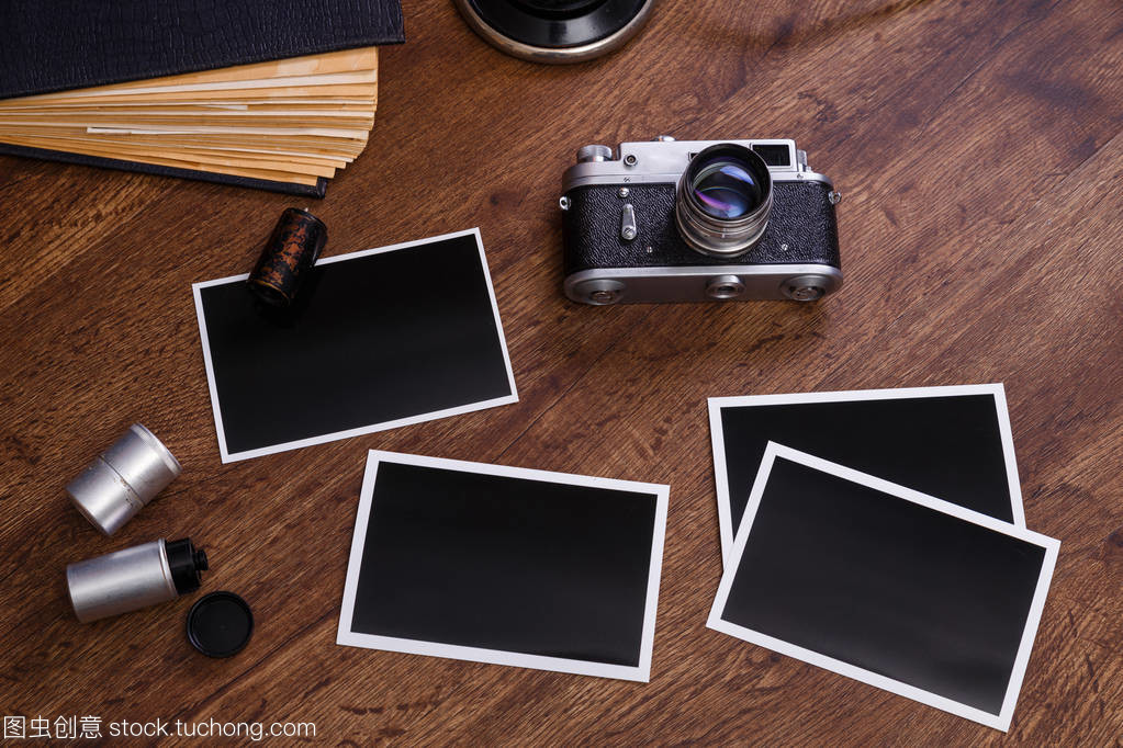 老式照片相機(jī)。空白的相框