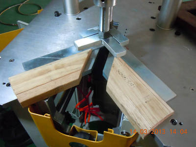 【鋁木復(fù)合門窗設(shè)備 VQM145全自動碼釘機(jī) 木材釘角機(jī)】價(jià)格,廠家,圖片,工藝飾品加工機(jī)械,上海工榮機(jī)械設(shè)備-